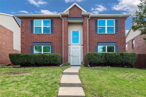 905 Elizabeth Dr, Lewisville, TX, 75067-4261 | Card Image