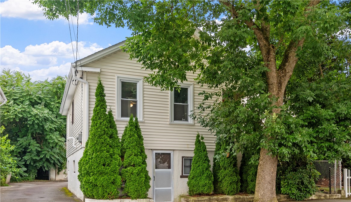 Academy Ave, Providence, RI 02908