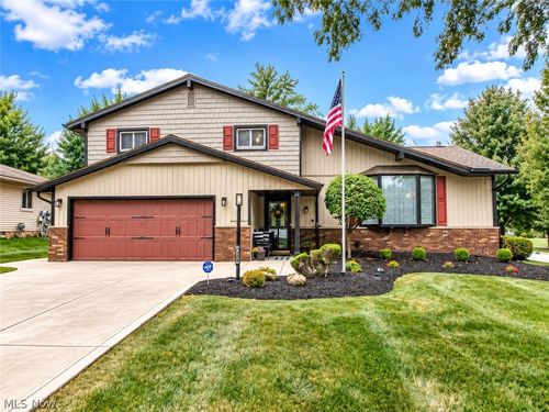 7820 Klein Dr, Middleburg Heights, OH, 44130-7125 | Card Image