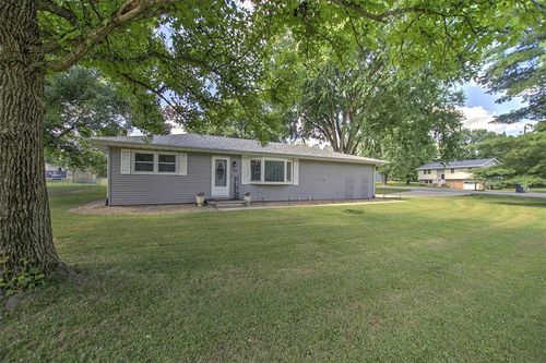 5301 Ricky Dr, Decatur, IL, 62521-9732 | Card Image