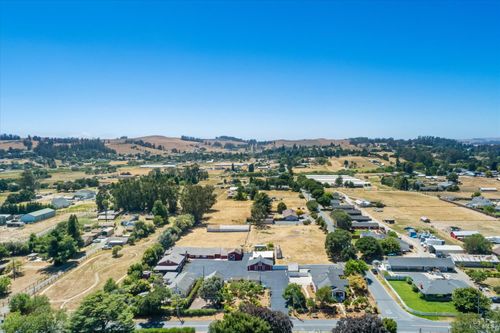 724 Liberty Rd, Petaluma, CA, 94952-1014 | Card Image