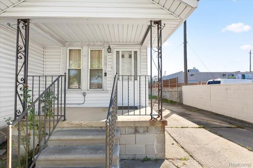 25034 Comfort, Center Line, MI, 48015-1510 | Card Image