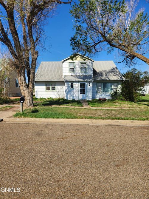 409 B St S, Glen Ullin, ND, 58631-7147 | Card Image