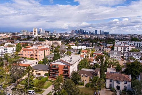 203-822 S Windsor Blvd, Los Angeles, CA, 90005-3991 | Card Image