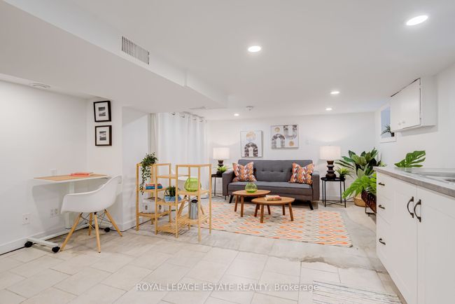 118 Mulock Ave, House attached with 3 bedrooms, 2 bathrooms and 1 parking in Toronto ON | Image 24