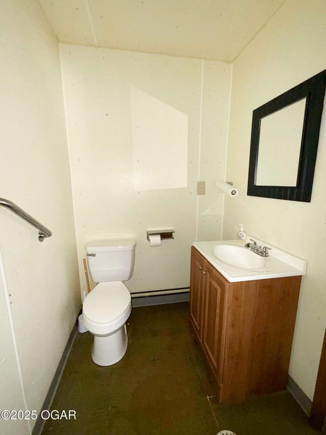 622 6 Th St, Home with 0 bedrooms, 0 bathrooms and null parking in Oswego KS | Image 10