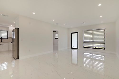 421 Fontana Dr, Palm Springs, FL, 33461-1509 | Card Image