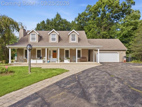 6501 Manchester Dr, White Lake, MI, 48383-2363 | Card Image