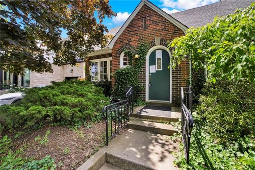 {{alt}} | Card Image