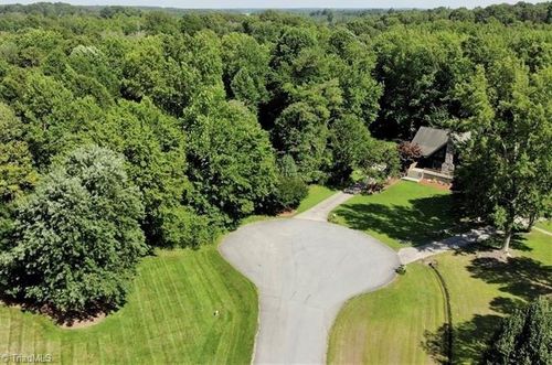 2403 Hunters Ridge Dr, Pleasant Garden, NC, 27313-9529 | Card Image