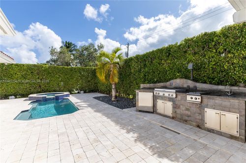 8801 Dickens Ave, Surfside, FL, 33154-3358 | Card Image