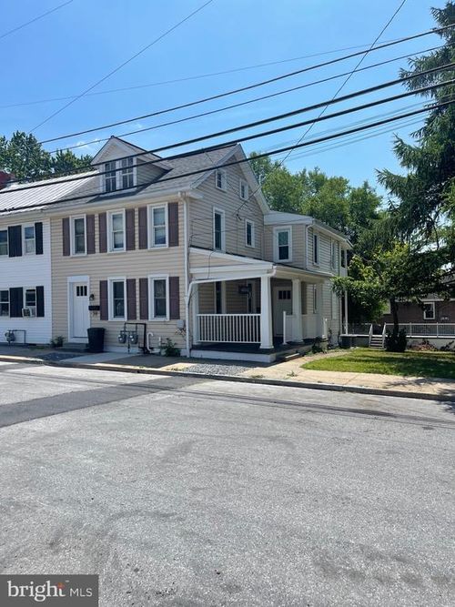 38-36 E Hummelstown St, ELIZABETHTOWN, PA, 17022-1922 | Card Image