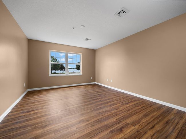UNIT-104 - 301 N Lake St, Condo with 2 bedrooms, 2 bathrooms and null parking in Cadillac MI | Image 11