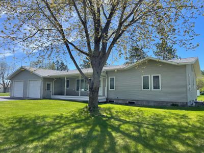 Front of home with covered porch | Image 2