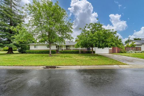 3230 Balmoral Dr, Sacramento, CA, 95821-6104 | Card Image