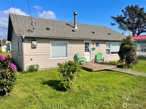 17 S 2nd St, Pacific Beach, WA, 98571-5009 | Card Image