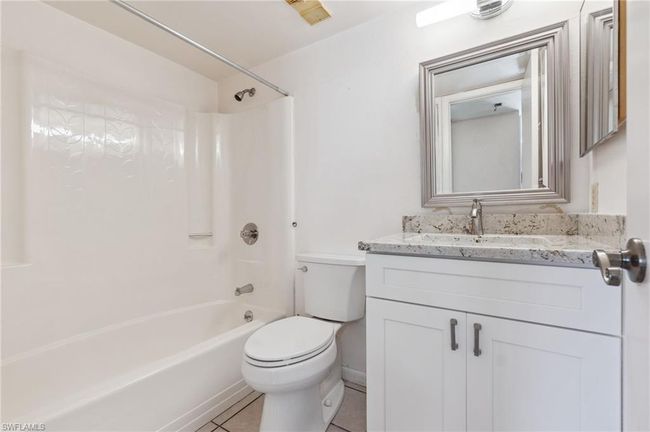 APT-105 - 4198 27 Th Ct Sw, Condo with 2 bedrooms, 2 bathrooms and null parking in NAPLES FL | Image 6