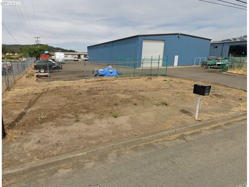 1690 Austin Rd, Roseburg, OR, 97471-4582 | Card Image