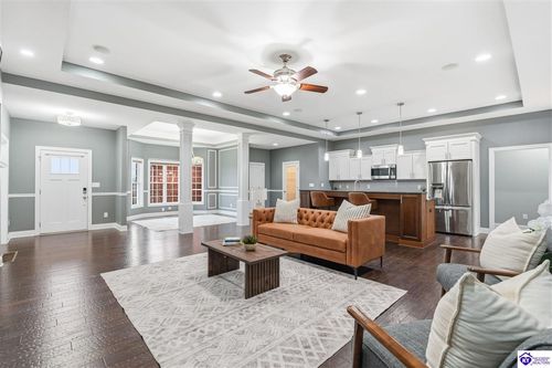 137 Charleston Way, Elizabethtown, KY, 42701-7961 | Card Image