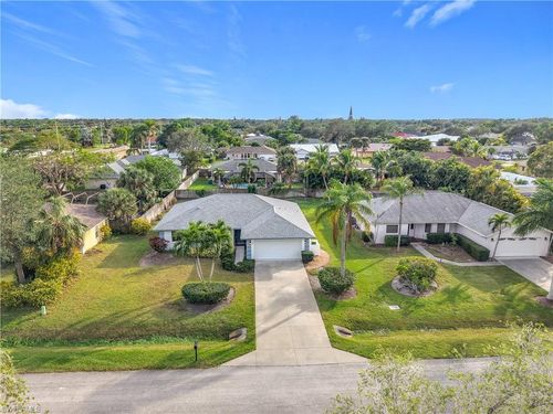 88 Erie Dr, NAPLES, FL, 34110-1306 | Card Image