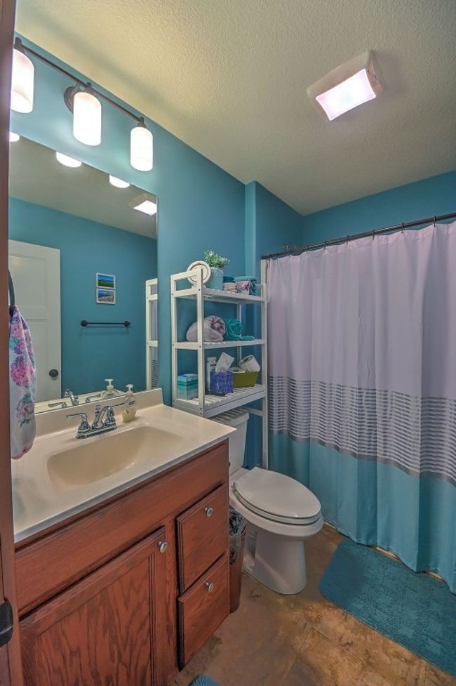 Main Level bathroom | Image 6