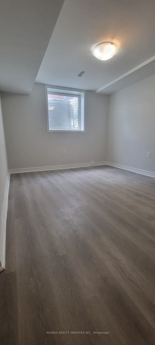 5 Greenwood Cres, Brampton, ON, L6S1T2 | Card Image