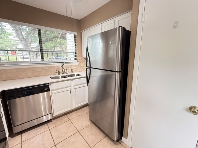 Another view - loving the natural lighting over the sink | Image 16