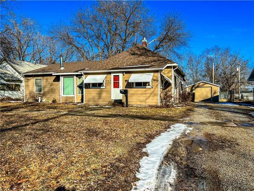 617 N Sycamore St, Ottawa, KS, 66067-1828 | Card Image