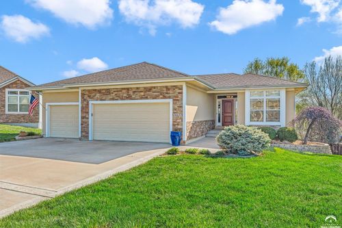 16657 Sandstone Cir, Basehor, KS, 66007-7110 | Card Image