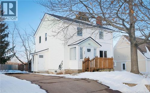 32 Beechwood Ave, Moncton, NB, E1A3L5 | Card Image