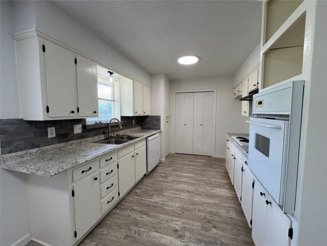6415 Circo Dr, House other with 2 bedrooms, 2 bathrooms and null parking in Granbury TX | Image 8
