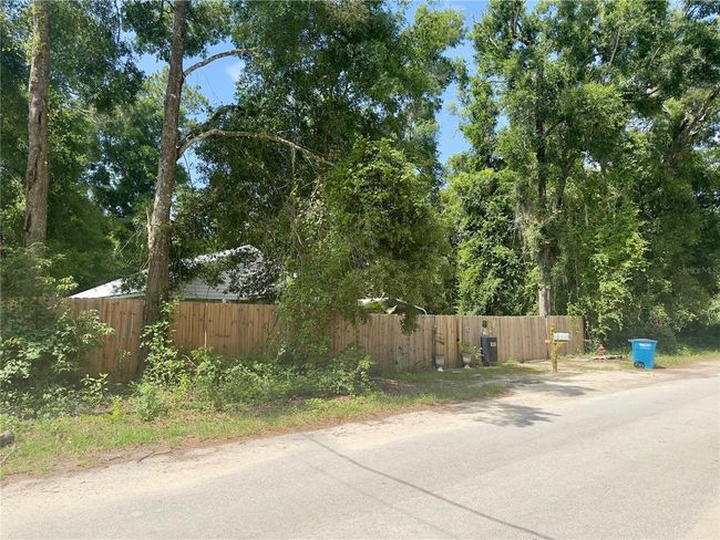 Front outside of fence | Image 10