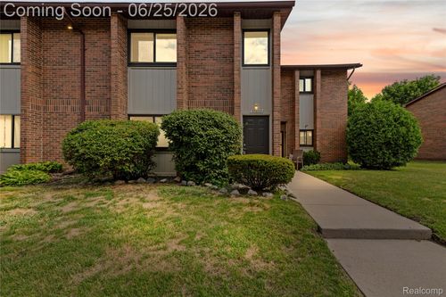 33693 Pondview Cir, Livonia, MI, 48152-1471 | Card Image