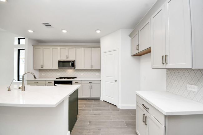 14647 Cedar Elm Ct, House attached with 3 bedrooms, 3 bathrooms and null parking in Willis TX | Image 11
