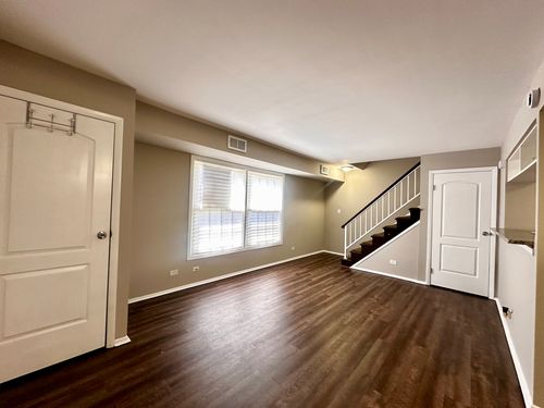 apt-d-1401 Glen Cir, Aurora, IL, 60506-2068 | Card Image