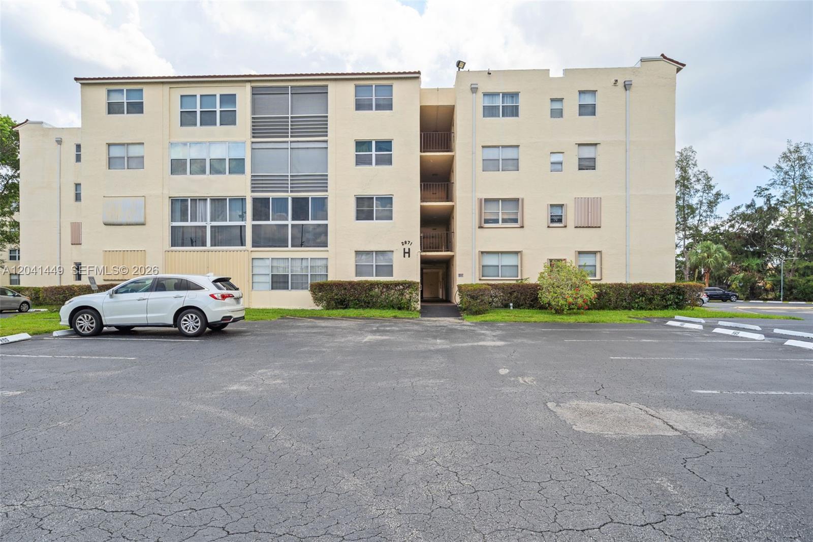 Residential in Lauderdale Lakes
