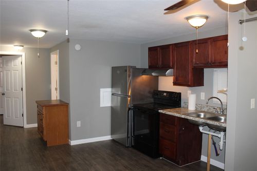 717 7th St, Dickinson, TX, 77539-2653 | Card Image