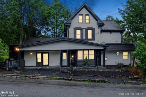 601 Washington Ave, Tyrone, PA, 16686-1340 | Card Image