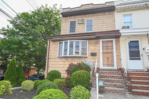 5920 69th Pl, Maspeth, NY, 11378-2927 | Card Image