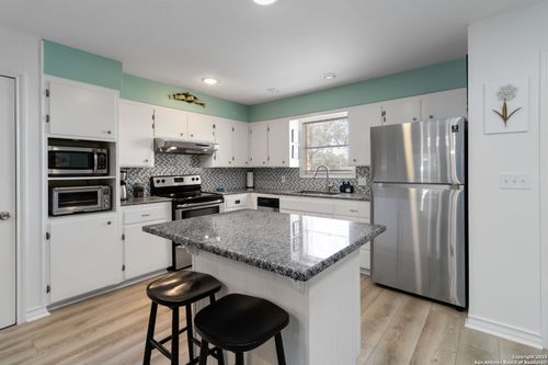 1447 Springwater, Canyon Lake, TX, 78133-6152 | Card Image