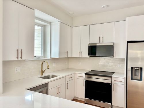 203-421 High St, Medford, MA, 02155-3632 | Card Image