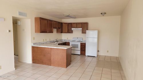 2101 N Belvedere Avenue, Tucson, AZ, 85712 | Card Image