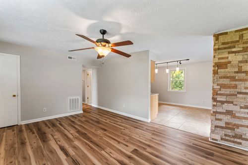 105 Pheasant Hollow Rd, Dickson, TN, 37055-9575 | Card Image