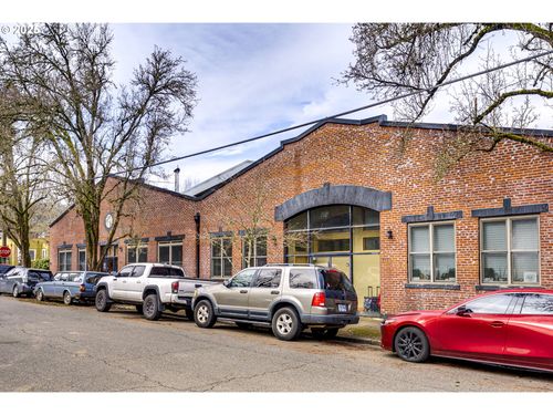 2777 Nw Savier St, Portland, OR, 97210-2415 | Card Image