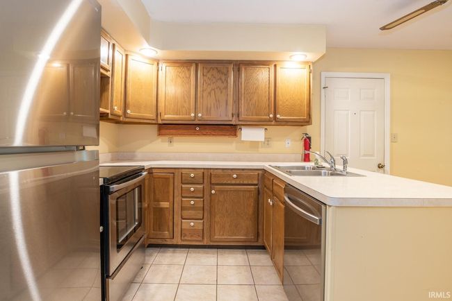 3718 S Grasstree Ct, Condo with 2 bedrooms, 2 bathrooms and null parking in Bloomington IN | Image 6