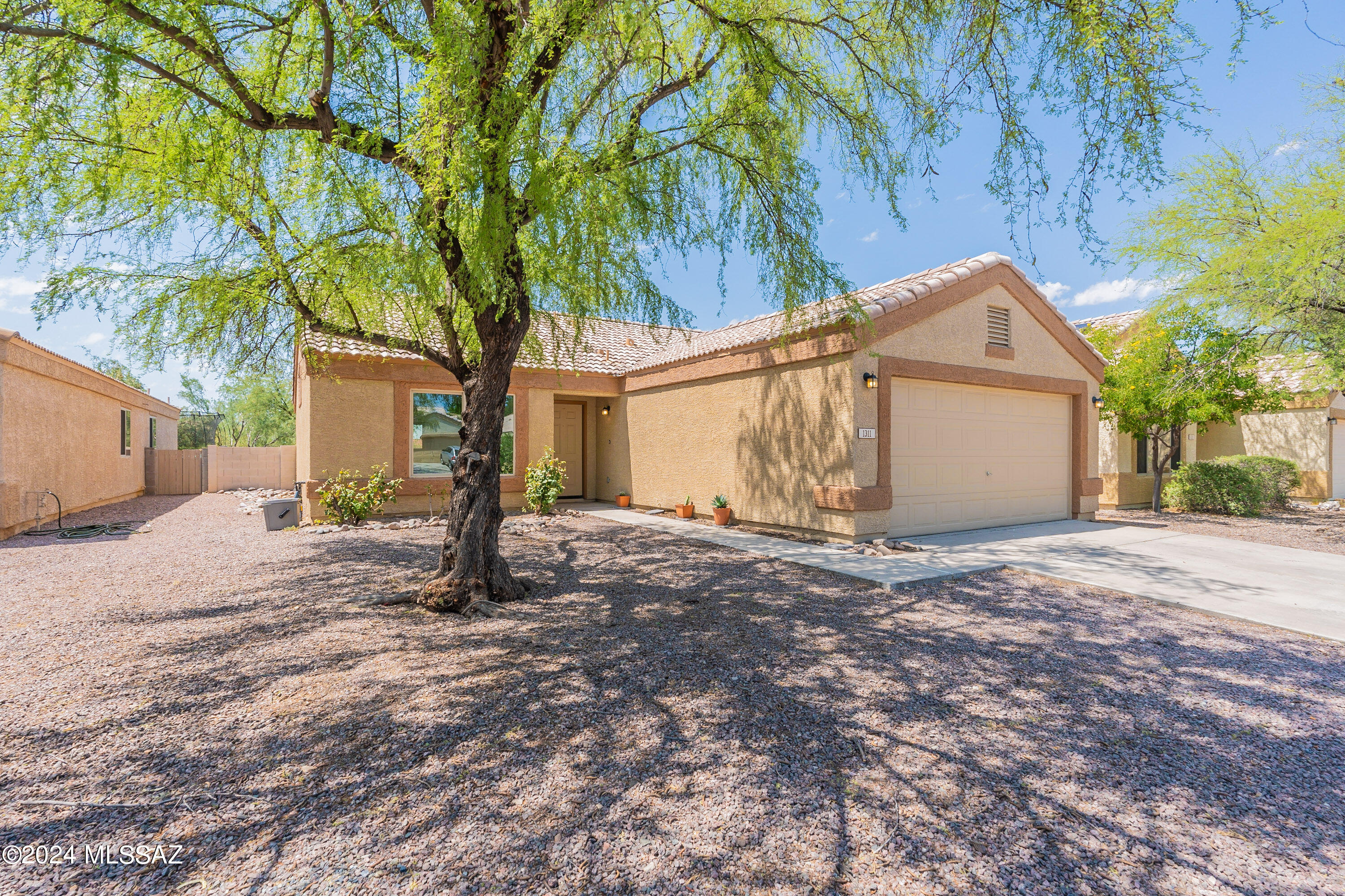 Desert Dew Pl, Tucson, AZ 85737