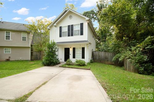 5541 Peachwood Dr, Charlotte, NC, 28216-2226 | Card Image