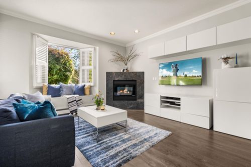 346 W 14th St, North Vancouver, BC, V7M1P6 | Card Image