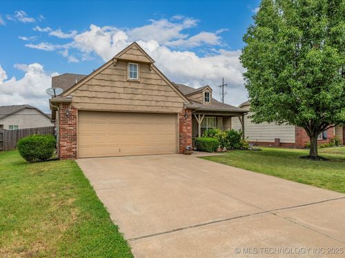 3206 Debbie Ln, Bartlesville, OK, 74006-6505 | Card Image
