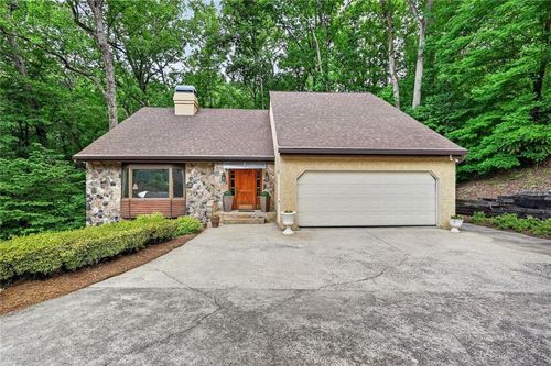 365 Crosstree Ln, Sandy Springs, GA, 30328-1846 | Card Image